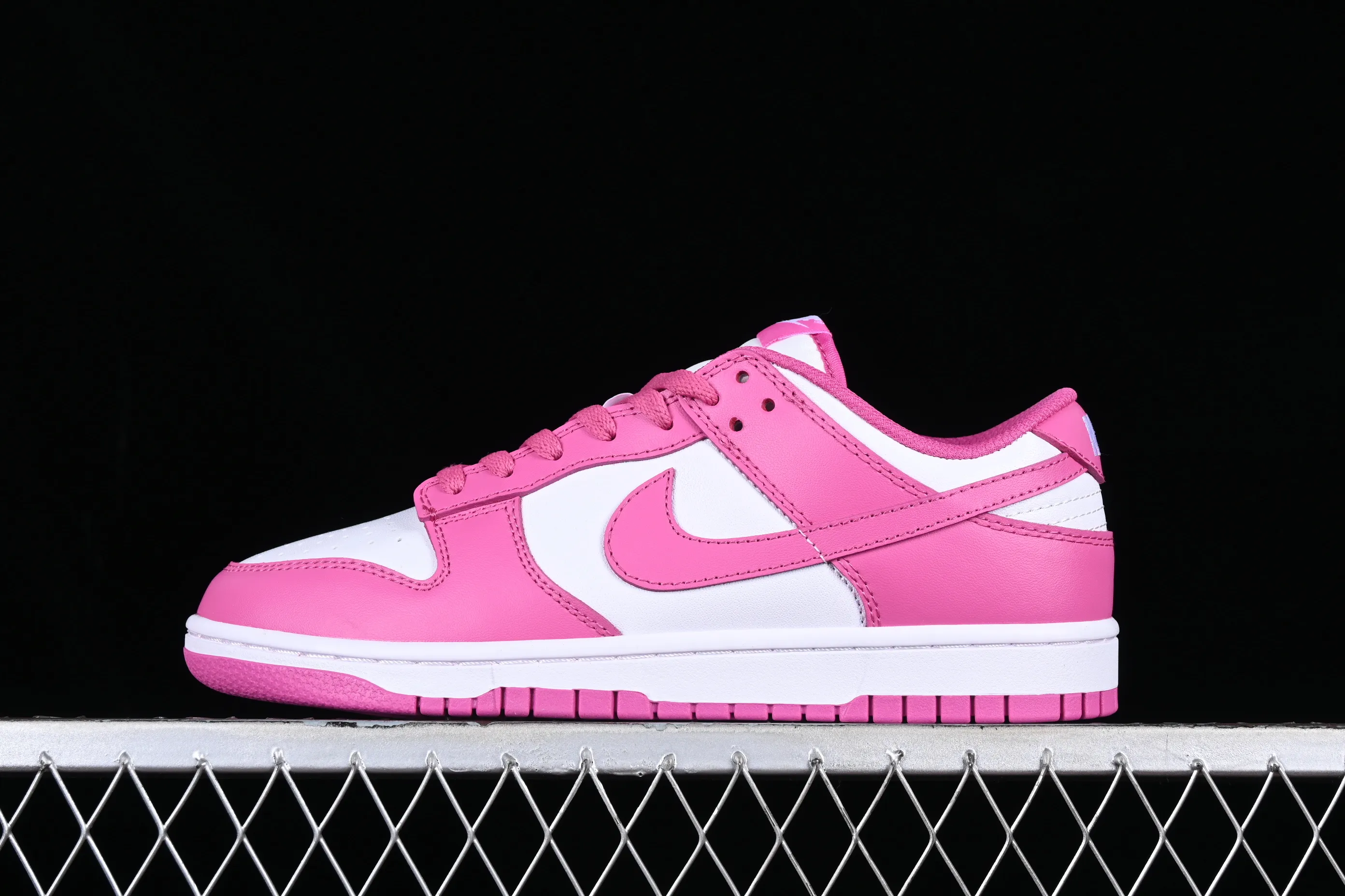 All categories Nk SB Dunk series Nk SB Dunk Low low-top sneakers N version Nk Dunk Low GS "Active Fuchsia" Barbie pink SB low-top casual sneakers FJ0704-100